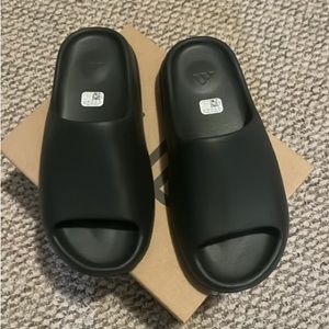 NEW AUTHENTIC Yeezy slides